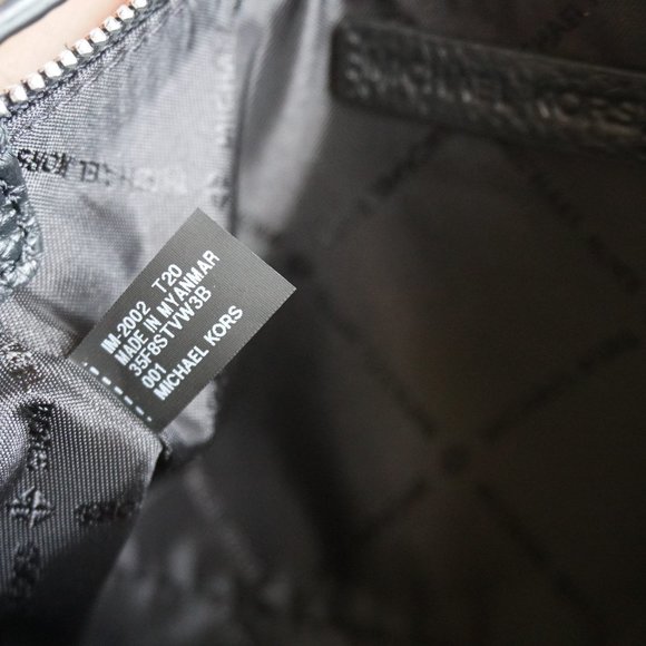 Michael Kors Jet Set LG TZ Wristlet MK Black - Picture 6 of 9